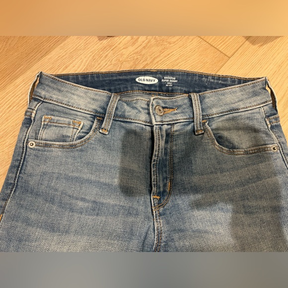 Old Navy Mid-Rise Rockstar Super Skinny Jean - 25”length - Picture 2 of 7